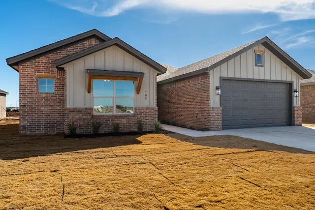 Photo 3 — 705 E 14th Street, Wolfforth, TX 79382