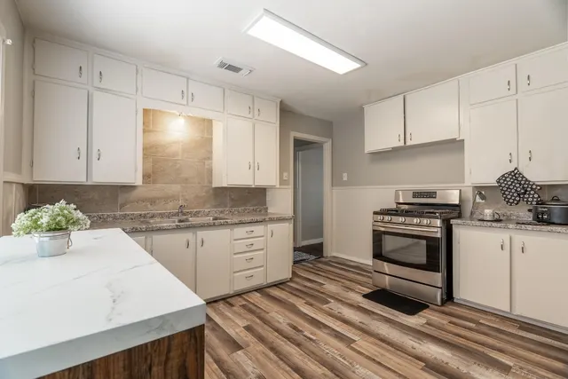 Photo 8 — 1304 42nd Street, Lubbock, TX 79412