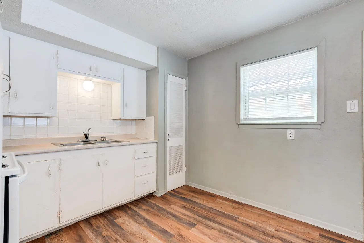 Photo 9 — 4915 39th Street, Lubbock, TX 79414