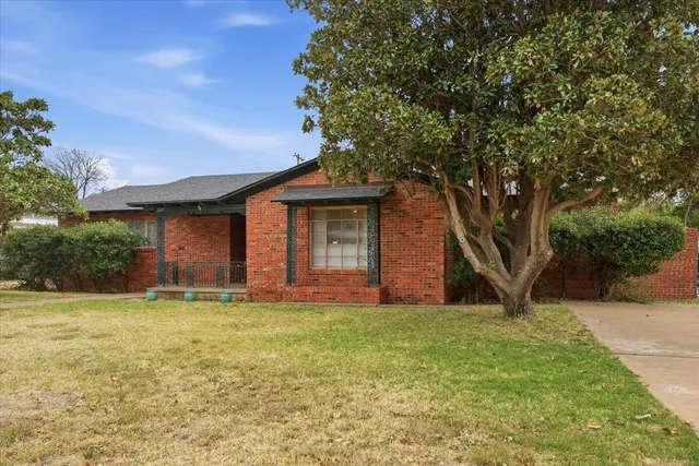 Photo 3 — 3607 27th Street, Lubbock, TX 79410