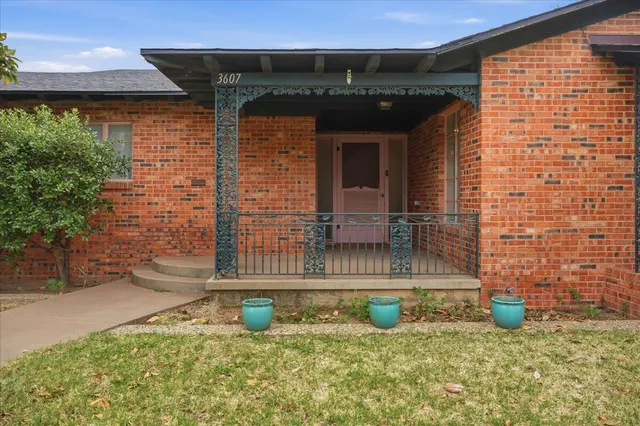 Photo 4 — 3607 27th Street, Lubbock, TX 79410