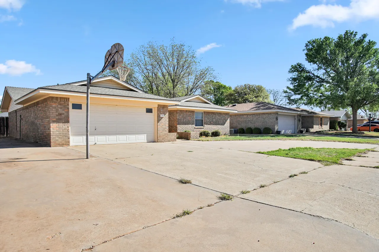 Photo 3 — 1303 E Waco Street, Brownfield, TX 79316
