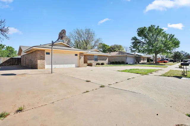 Photo 4 — 1303 E Waco Street, Brownfield, TX 79316