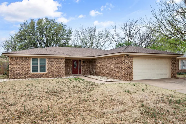 Photo 2 — 2811 74th Place, Lubbock, TX 79423