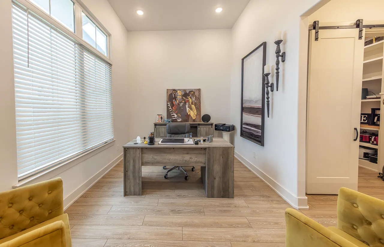 Photo 3 — 7016 17th Street, Lubbock, TX 79416
