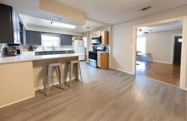 Photo 3 — 2301 27th Street, Lubbock, TX 79411