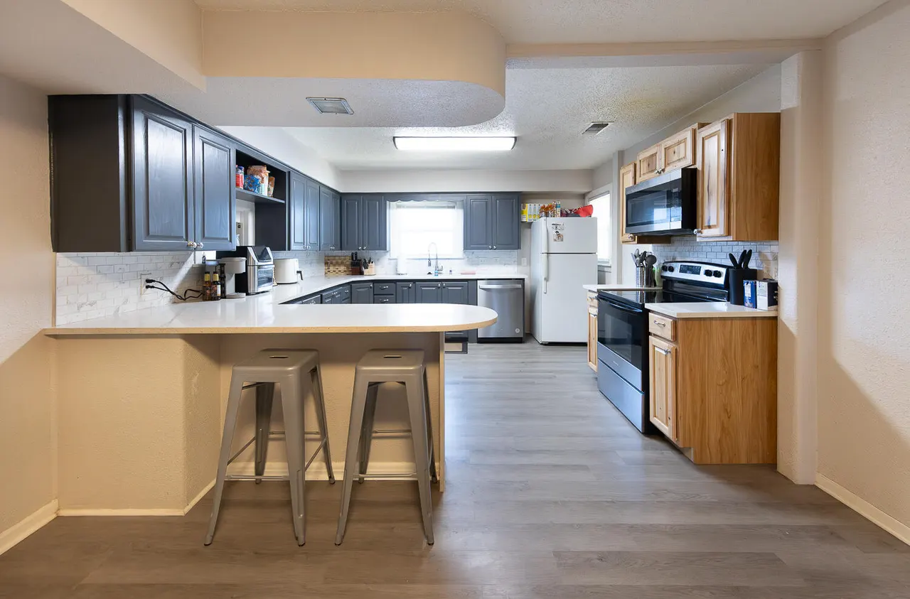 Photo 5 — 2301 27th Street, Lubbock, TX 79411