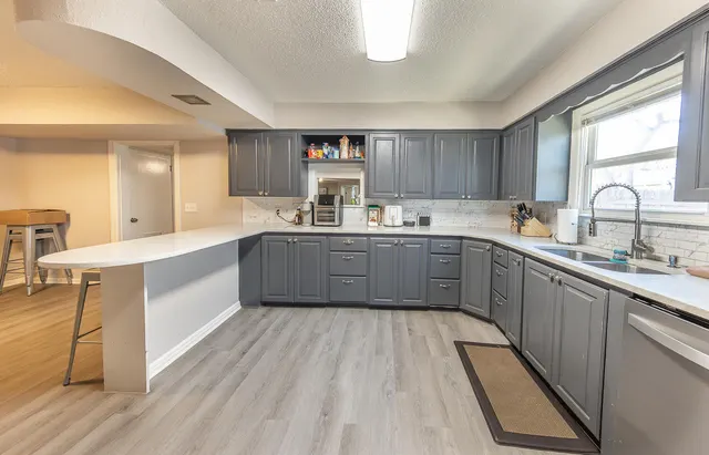 Photo 6 — 2301 27th Street, Lubbock, TX 79411