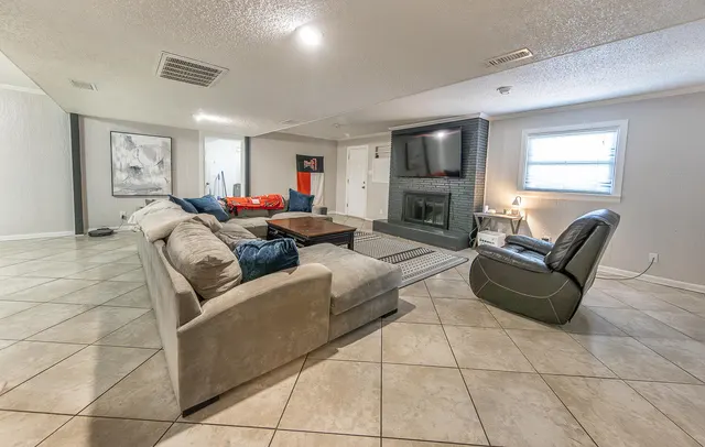 Photo 8 — 2301 27th Street, Lubbock, TX 79411