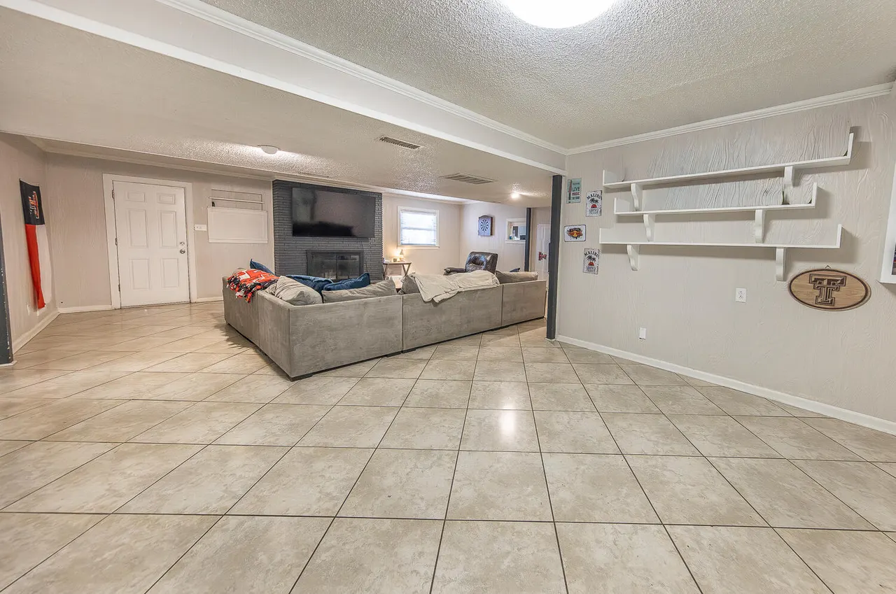 Photo 9 — 2301 27th Street, Lubbock, TX 79411