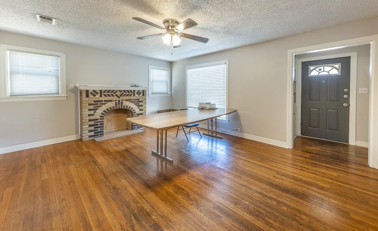 Photo 10 — 2301 27th Street, Lubbock, TX 79411