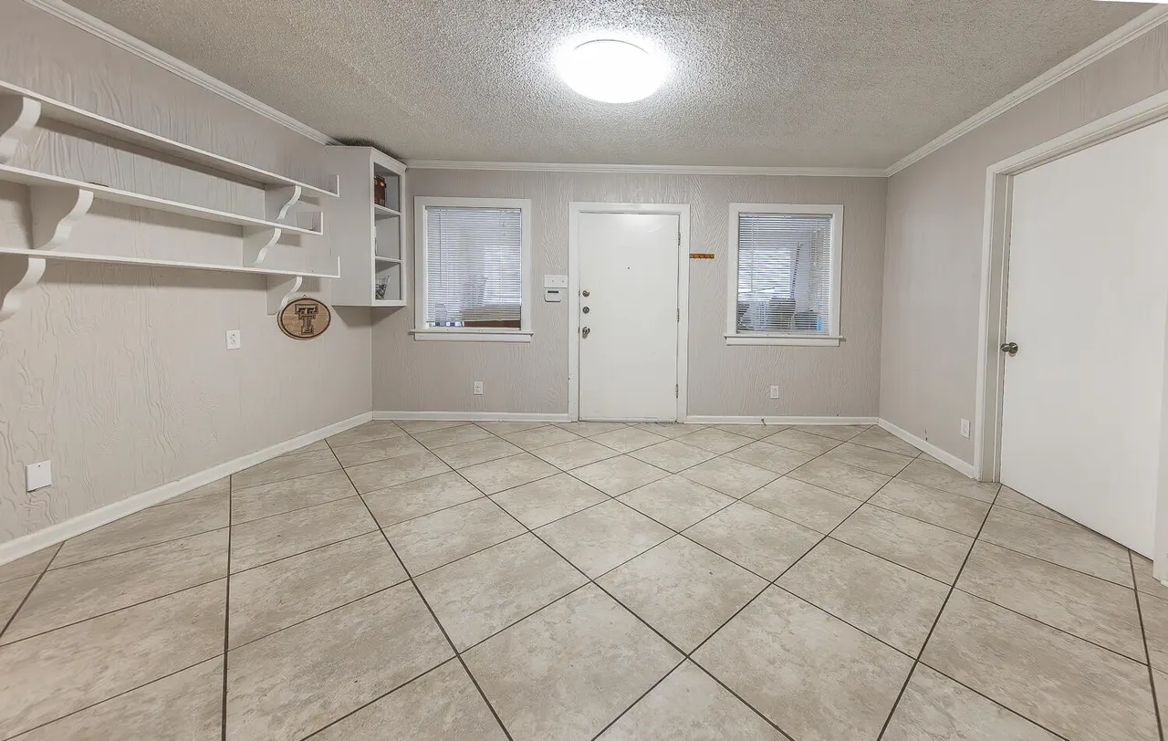 Photo 11 — 2301 27th Street, Lubbock, TX 79411