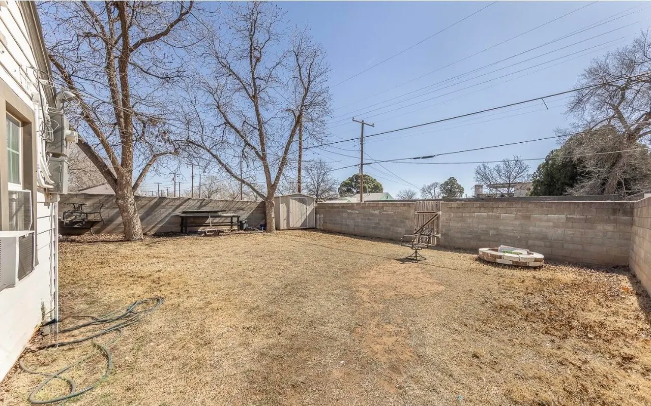 Photo 17 — 2301 27th Street, Lubbock, TX 79411