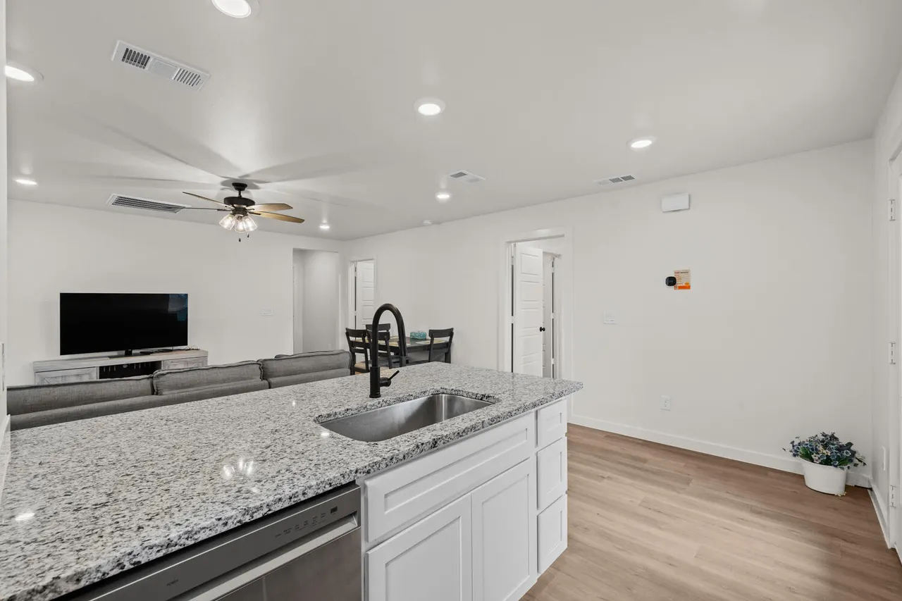 Photo 11 — 8318 24th Street, Lubbock, TX 79407
