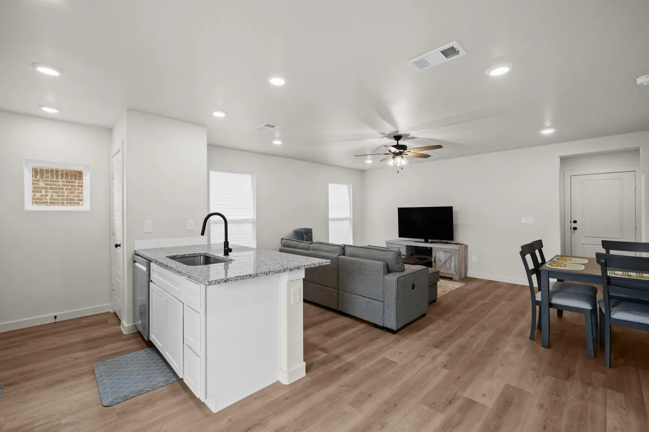 Photo 8 — 8318 24th Street, Lubbock, TX 79407