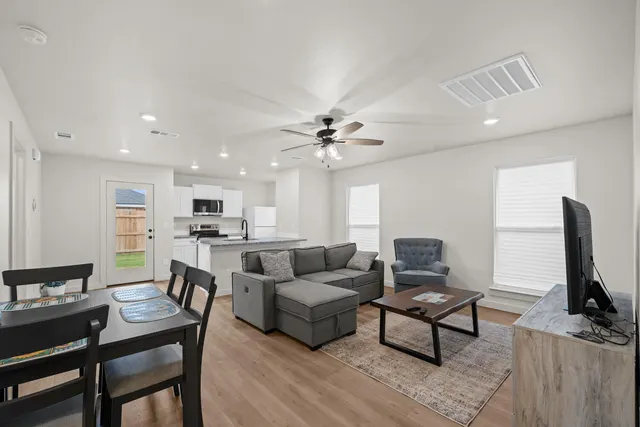 Photo 7 — 8318 24th Street, Lubbock, TX 79407