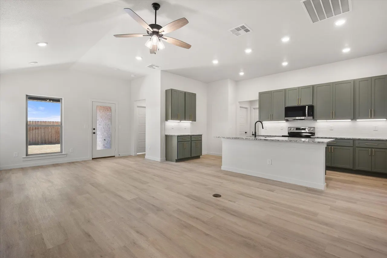 Photo 6 — 7109 14th Street, Lubbock, TX 79416