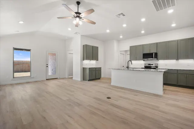 Photo 6 — 7109 14th Street, Lubbock, TX 79416