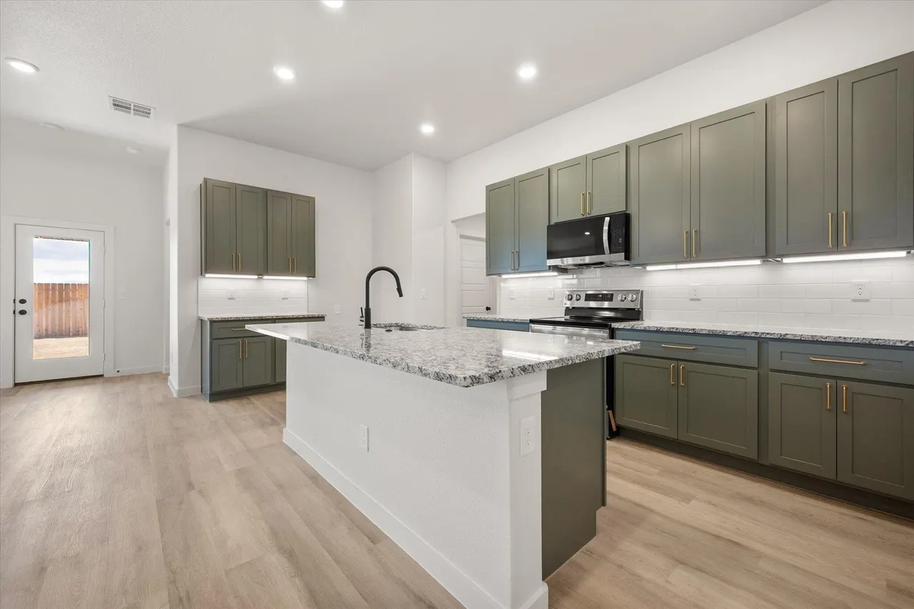 Photo 13 — 7109 14th Street, Lubbock, TX 79416