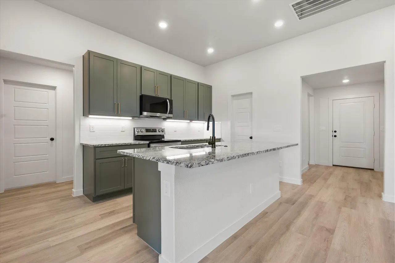 Photo 14 — 7109 14th Street, Lubbock, TX 79416