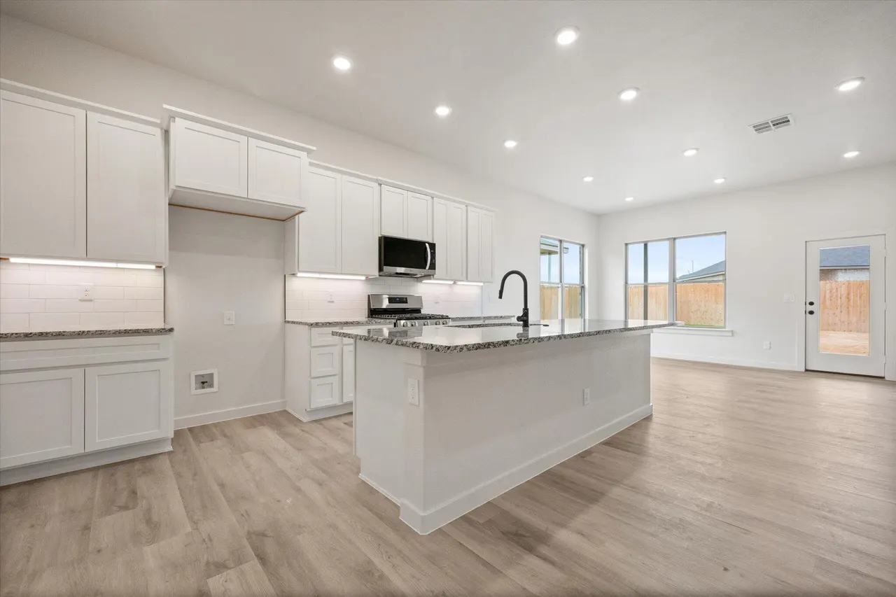 Photo 11 — 6002 Venita Avenue, Lubbock, TX 79407