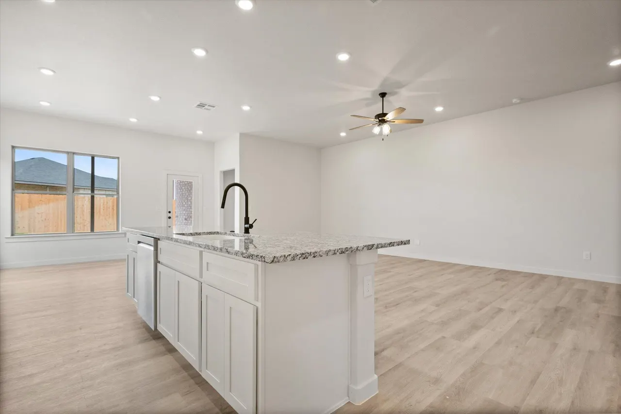 Photo 14 — 6002 Venita Avenue, Lubbock, TX 79407