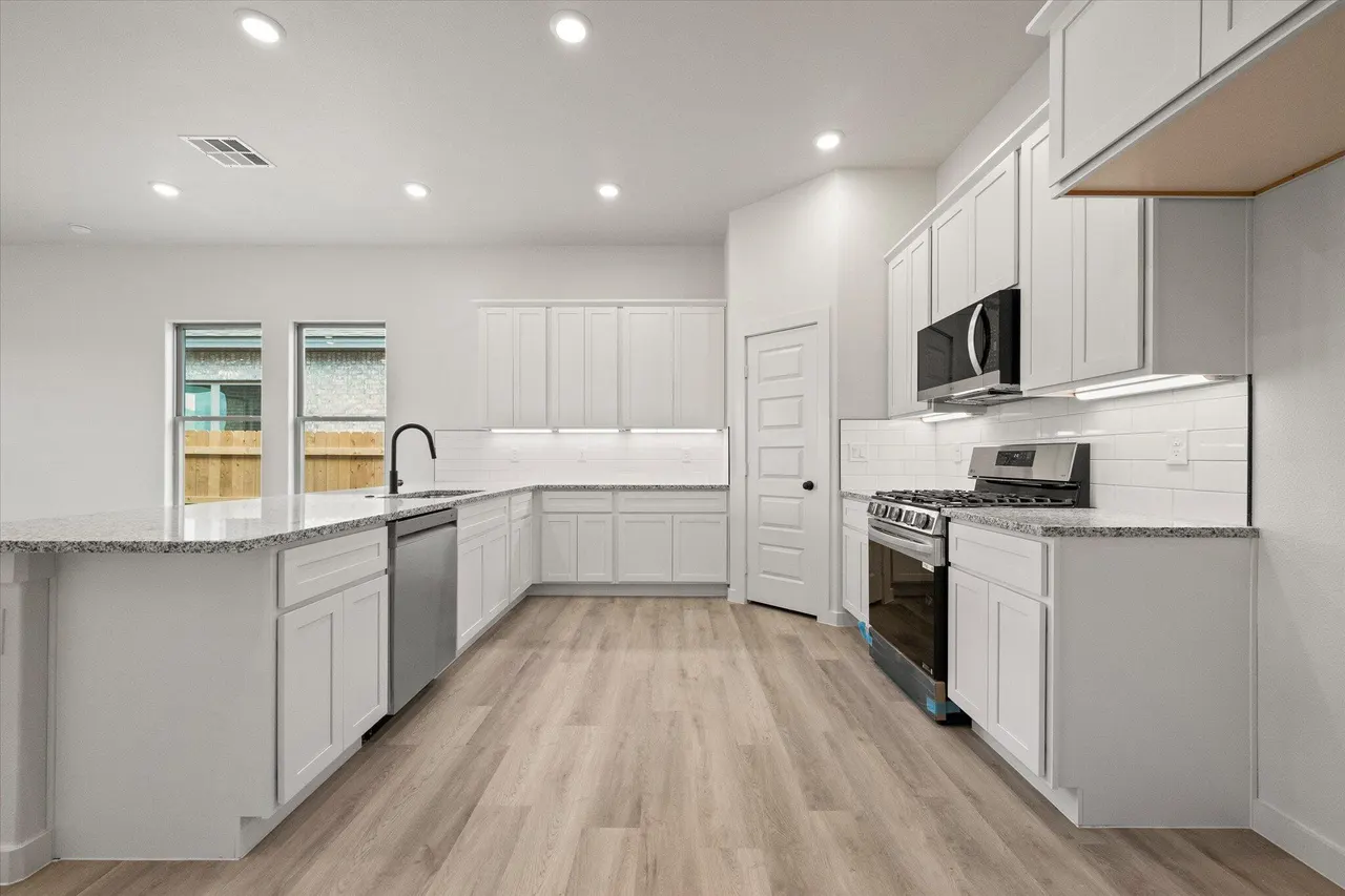 Photo 13 — 6004 Venita Avenue, Lubbock, TX 79407