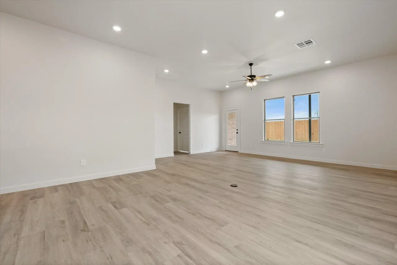 Photo 6 — 6008 Venita Avenue, Lubbock, TX 79407