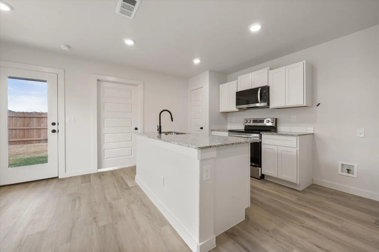 Photo 12 — 512 E 24th Street, Wolfforth, TX 79382
