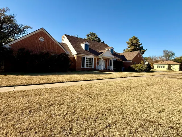 Photo 2 — 321 10th, Memphis, TX 79245