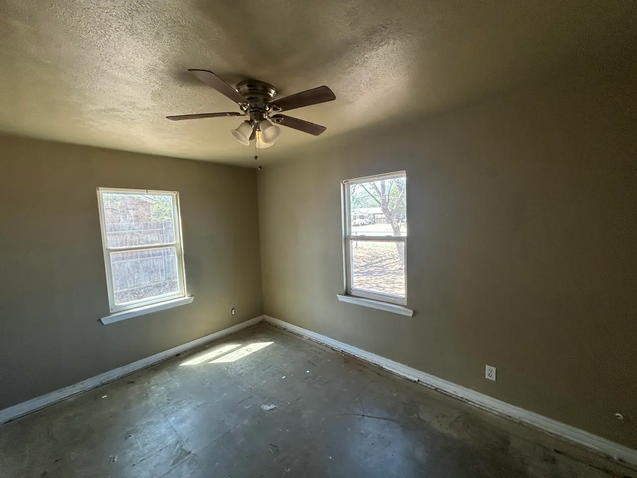 Photo 13 — 1106 10th Street, Levelland, TX 79336