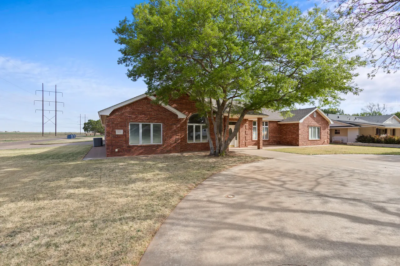Photo 5 — 6812 1st Street, Lubbock, TX 79416