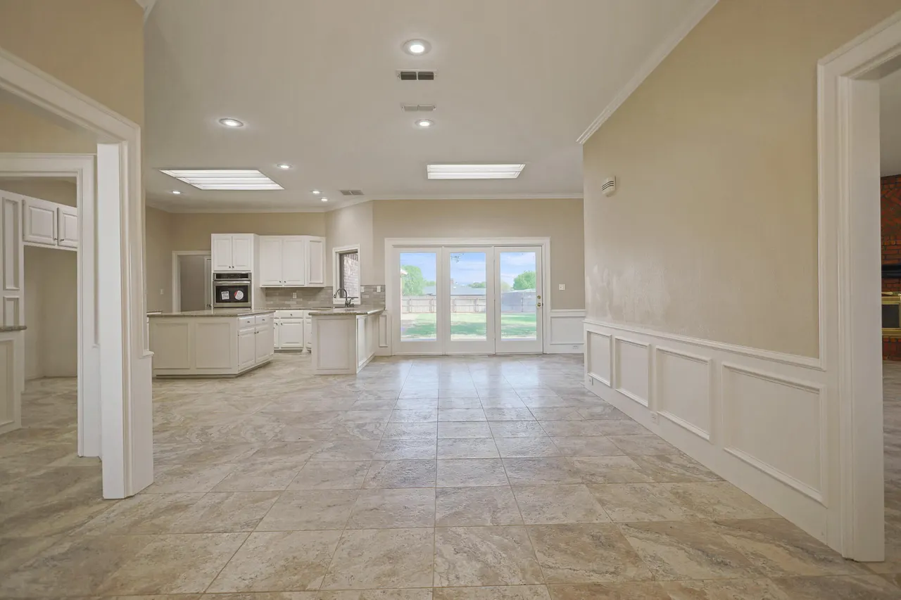 Photo 8 — 6812 1st Street, Lubbock, TX 79416