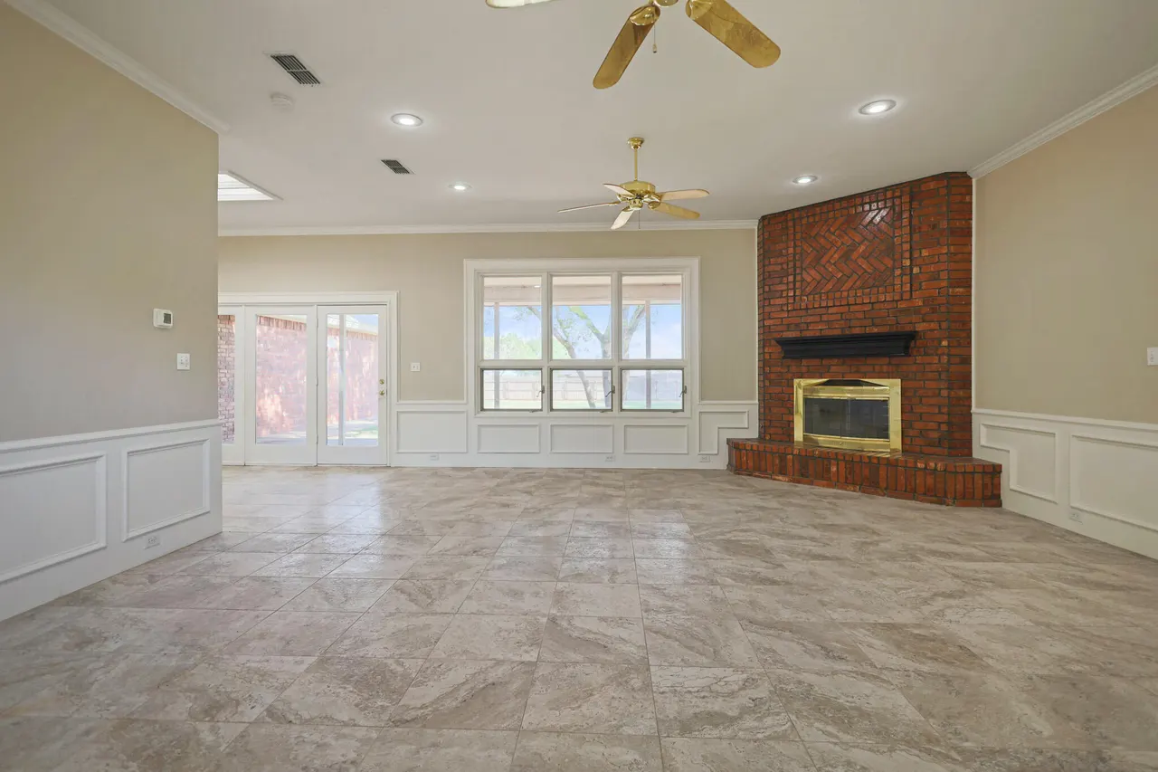 Photo 11 — 6812 1st Street, Lubbock, TX 79416