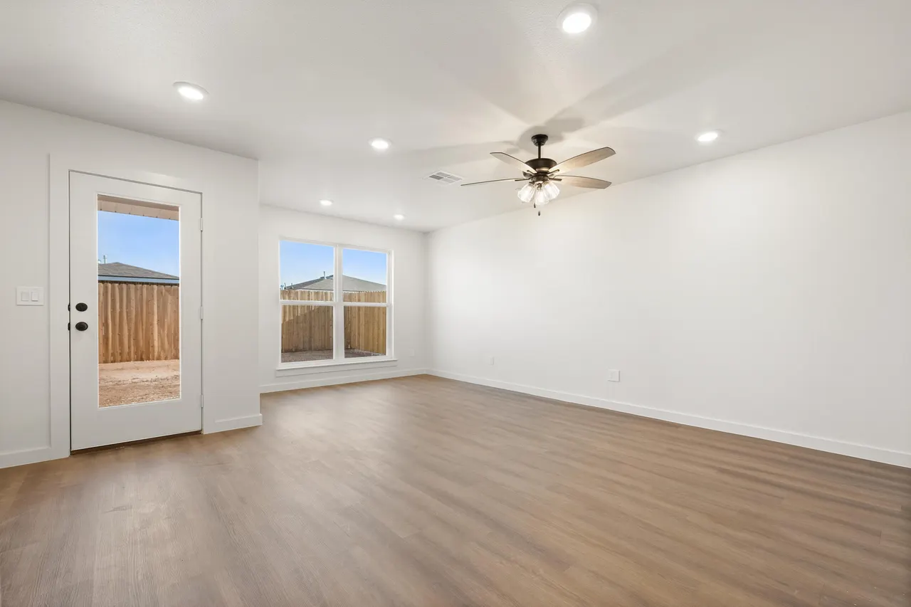 Photo 3 — 8321 24th Street, Lubbock, TX 79407