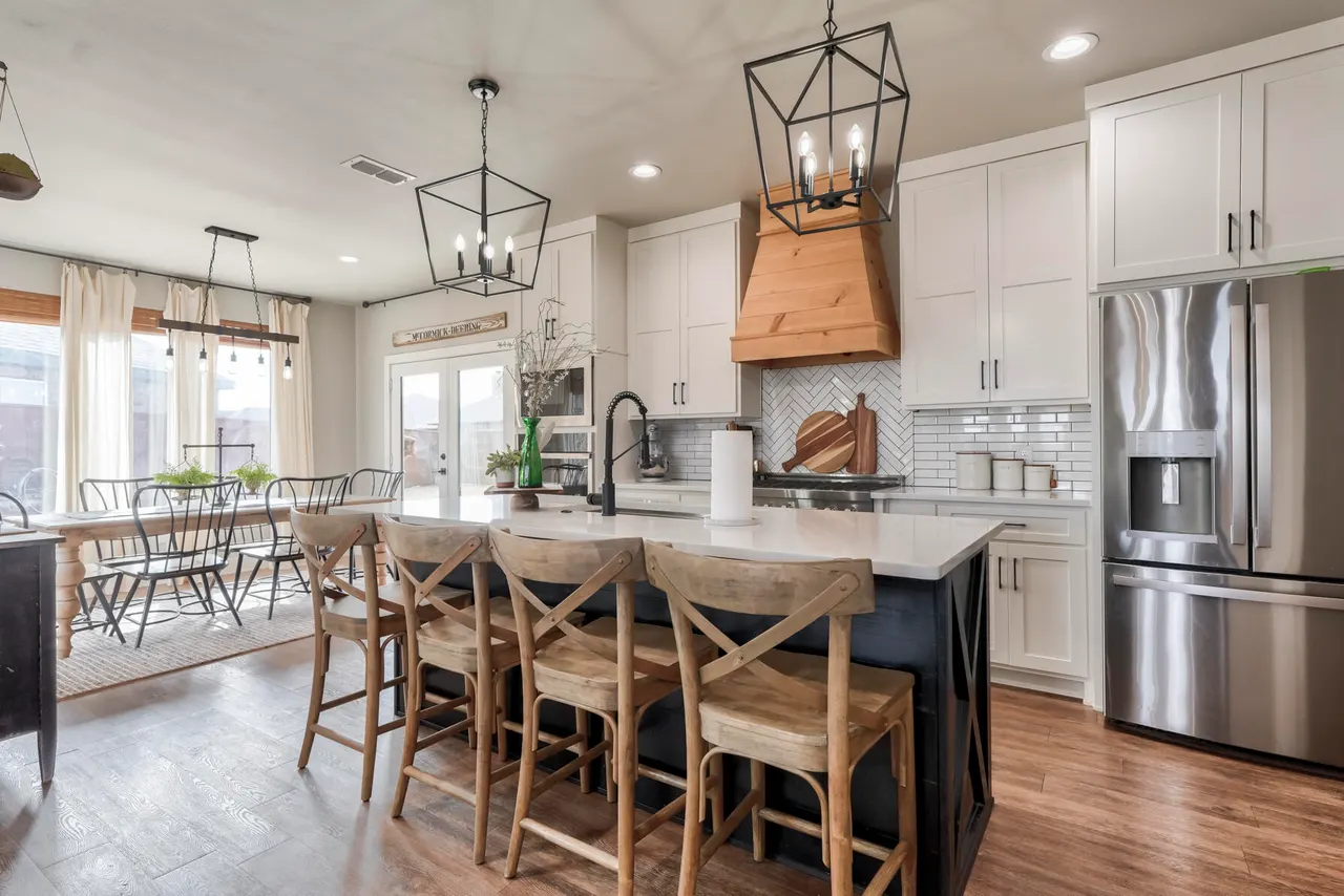 Photo 3 — 823 N 6th Circle, Wolfforth, TX 79382