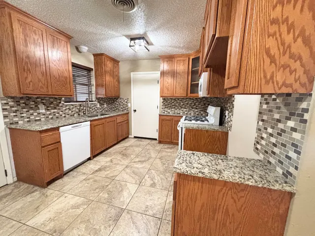 Photo 4 — 1205 Avenue K, Abernathy, TX 79311