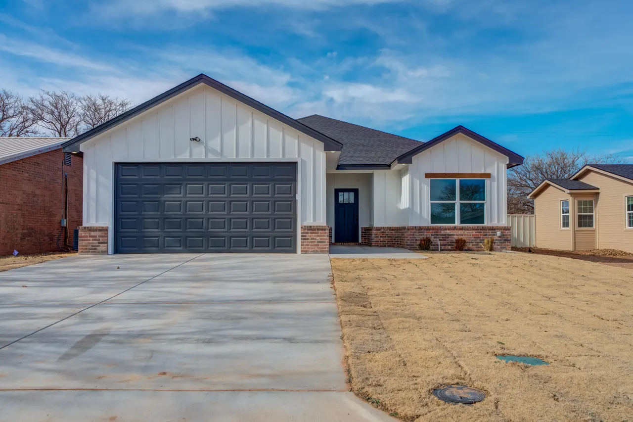Front exterior — 407 Ave M, Abernathy, TX 79311