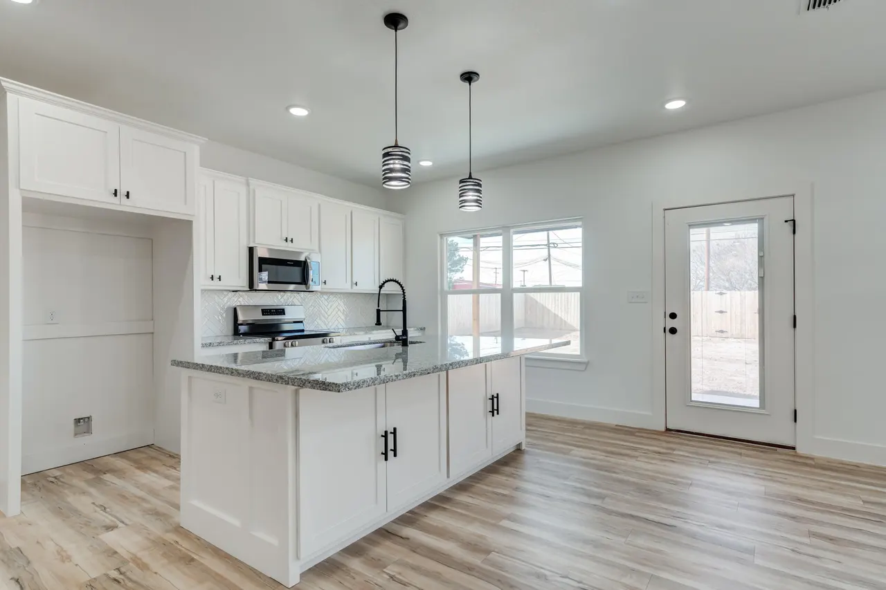 Photo 2 — 407 Ave M, Abernathy, TX 79311