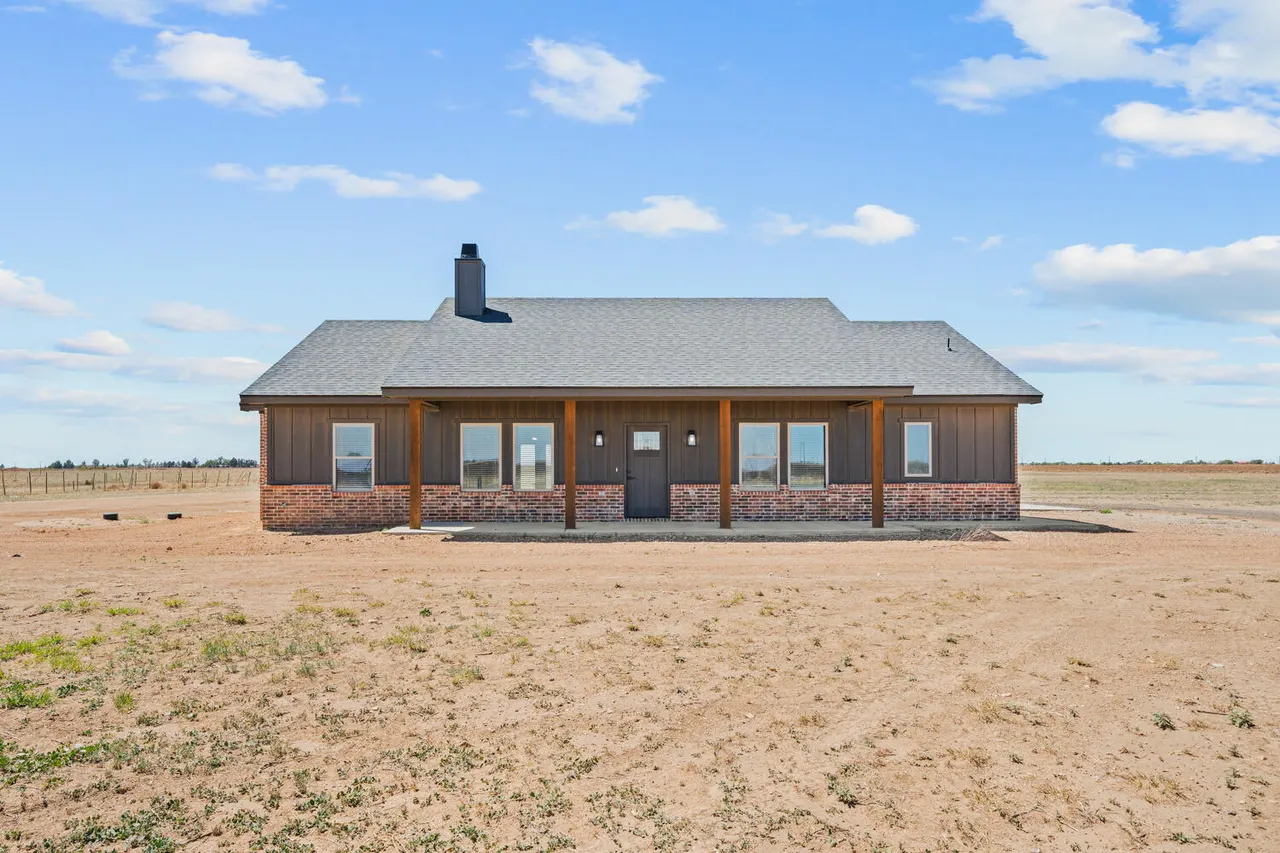 Front exterior — 17008 County Road 3100, Slaton, TX 79364