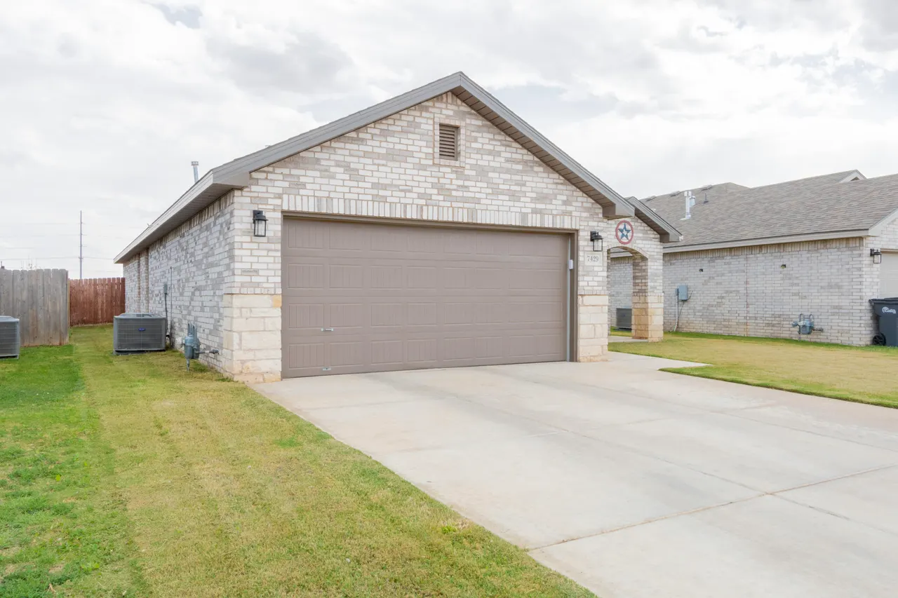 Photo 2 — 7429 32nd Street, Lubbock, TX 79407