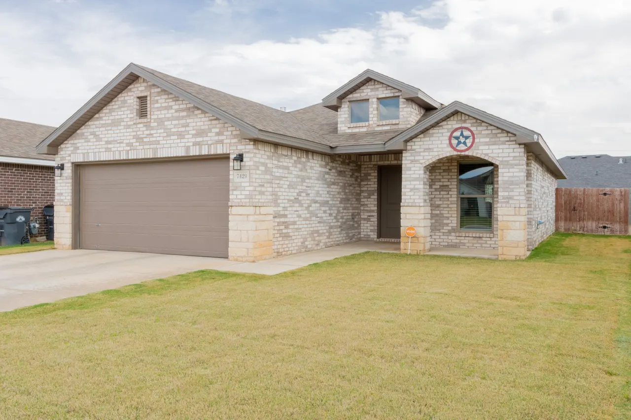 Photo 3 — 7429 32nd Street, Lubbock, TX 79407