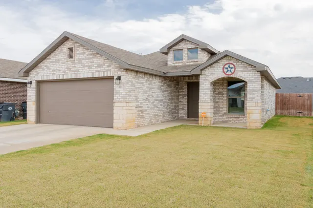 Photo 3 — 7429 32nd Street, Lubbock, TX 79407
