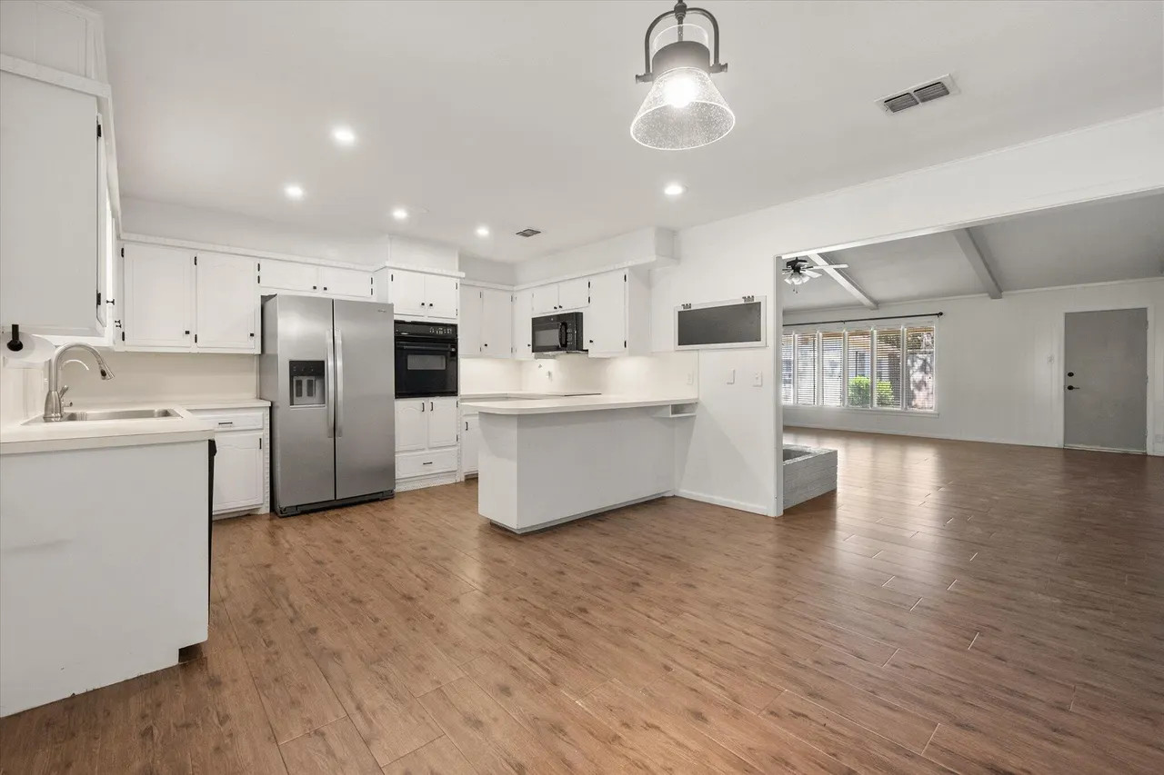 Photo 14 — 6806 Norfolk Avenue, Lubbock, TX 79413