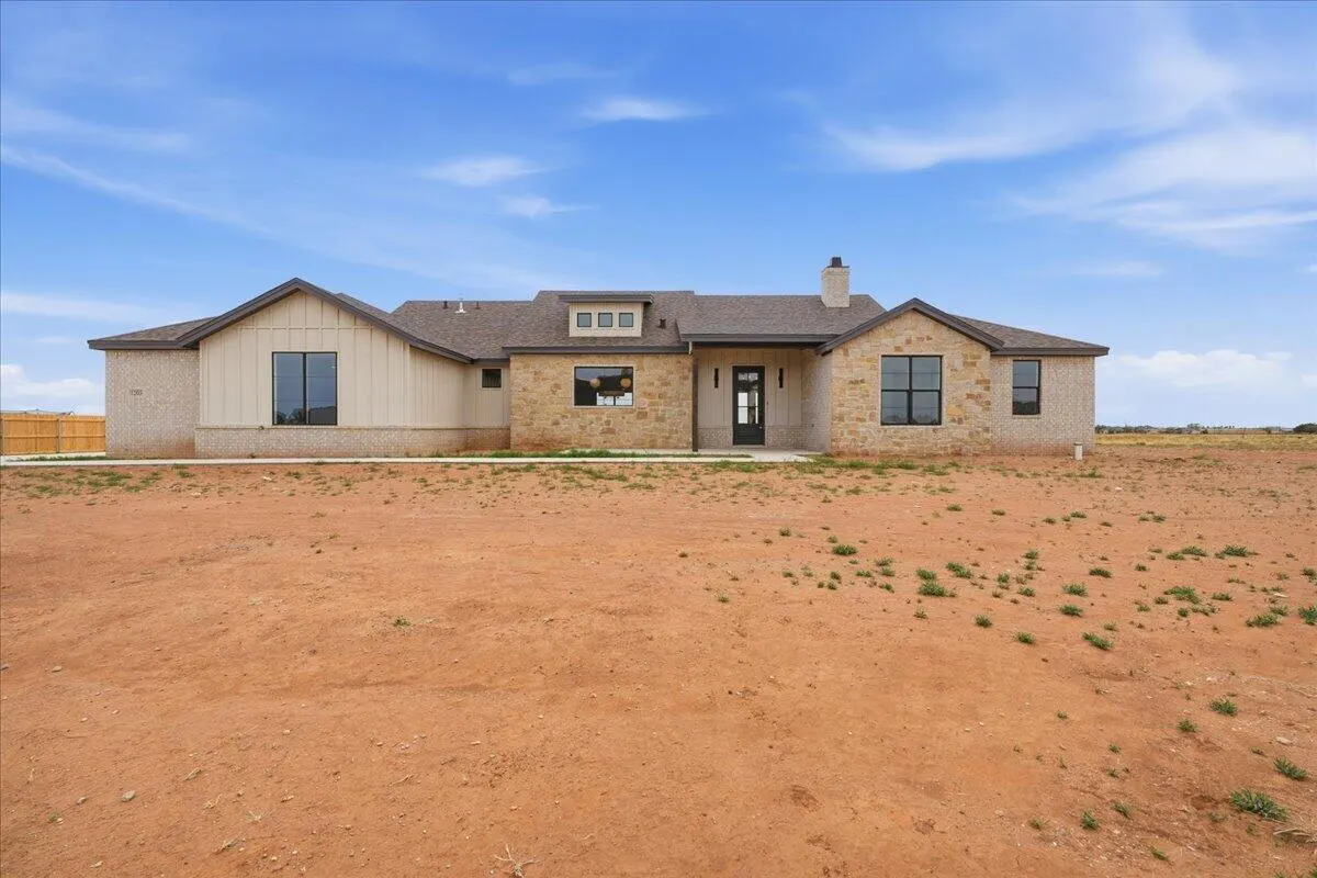 Photo 2 — 1203 County Road 7715, Lubbock, TX 79423