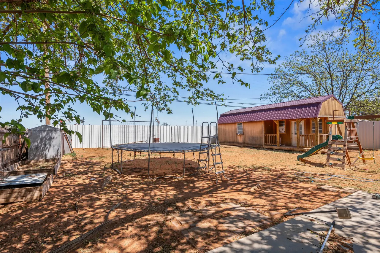 Photo 8 — 709 E 4th Street, Denver City, TX 79323