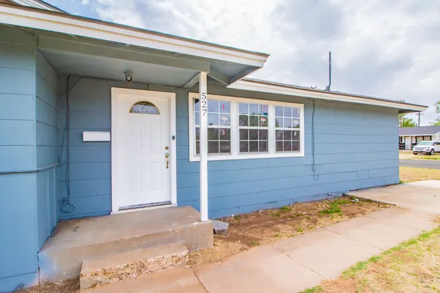 Photo 3 — 527 51st Street, Lubbock, TX 79404