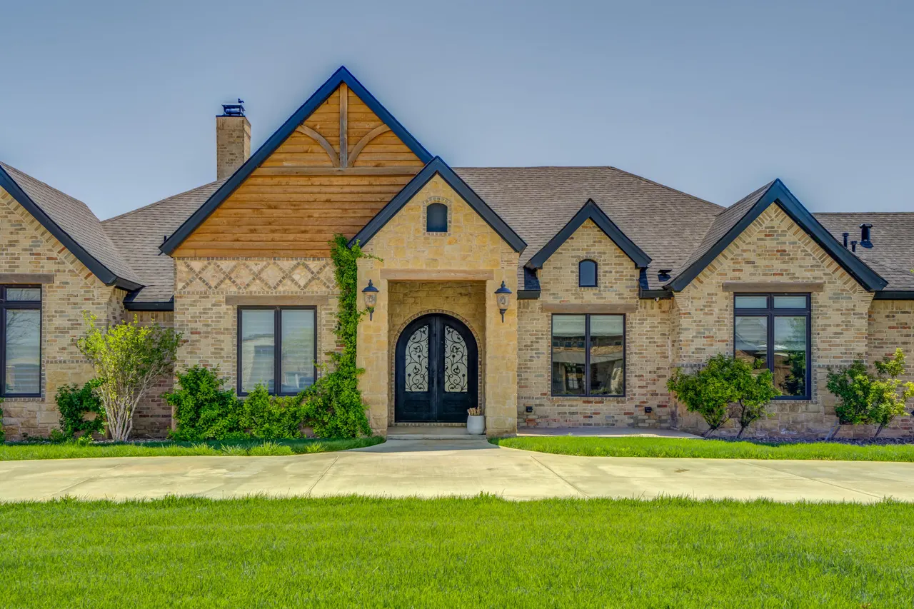 Photo 2 — 8917 County Rd 6870, Lubbock, TX 79407