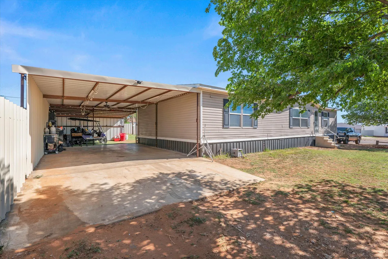 Photo 2 — 207 E 2nd Street, Sundown, TX 79372