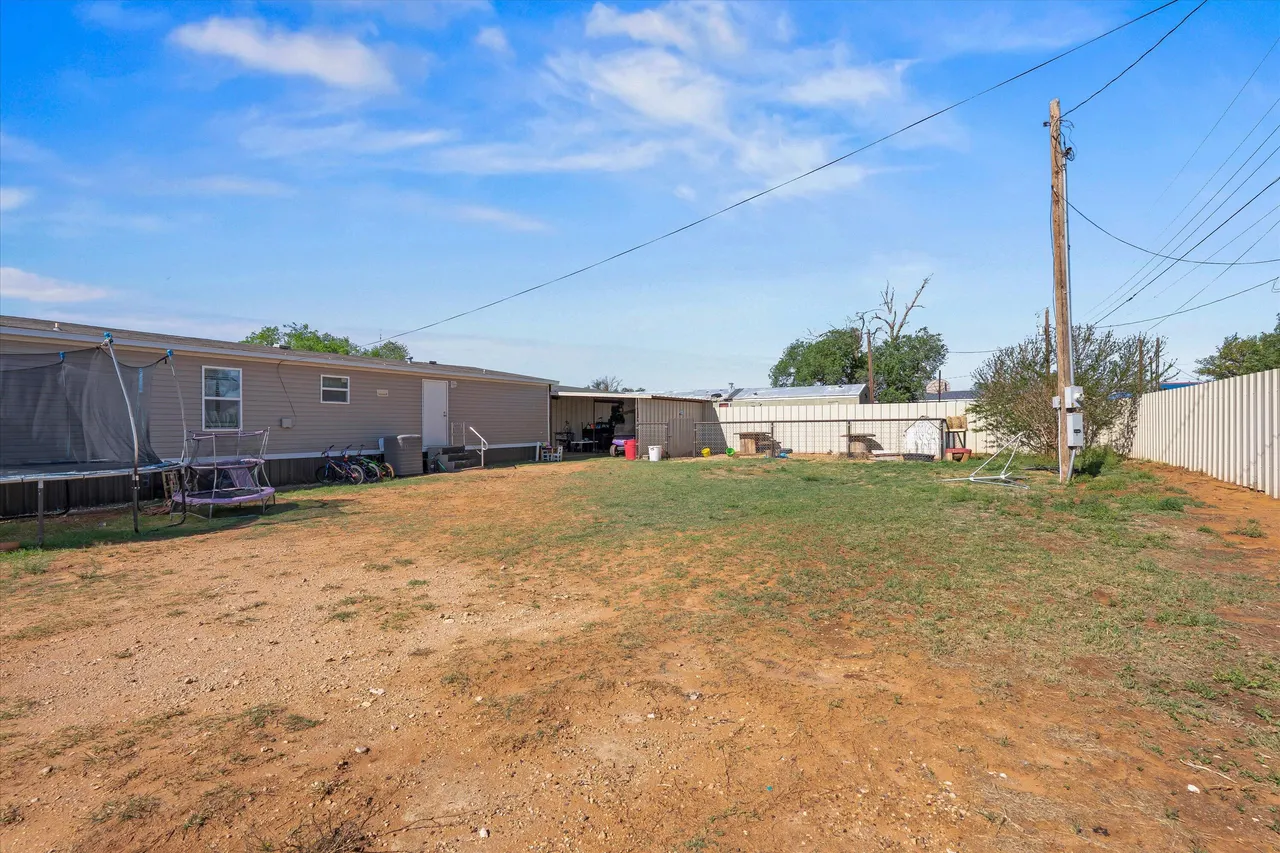 Photo 23 — 207 E 2nd Street, Sundown, TX 79372